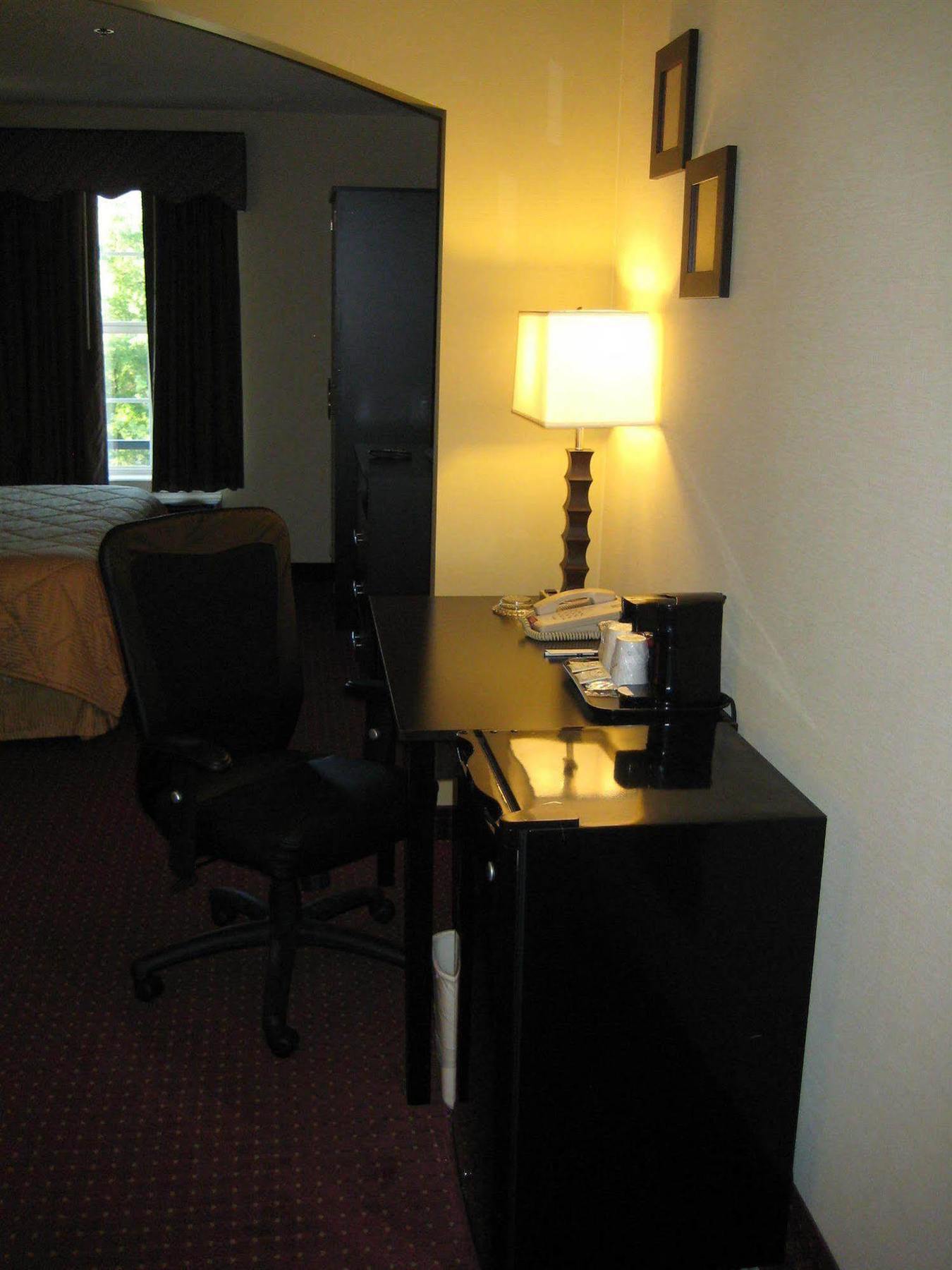 Quality Inn & Suites Little Rock West Exterior photo